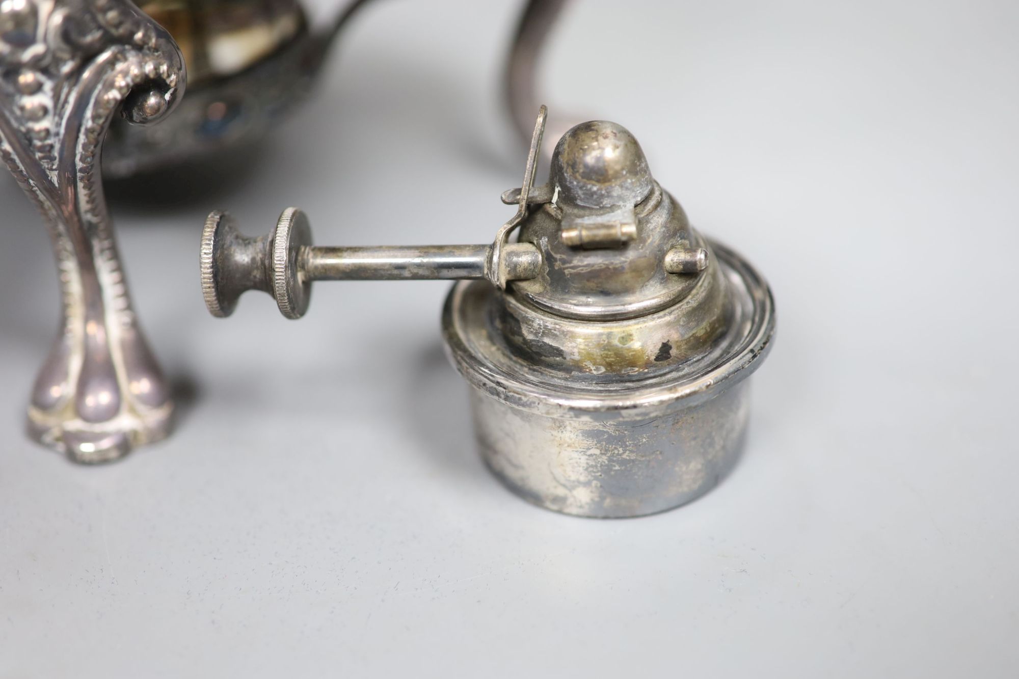 A Victorian plated tea urn